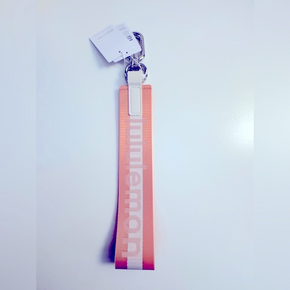 (LULULEMON) NEVER LOST KEYCHAIN